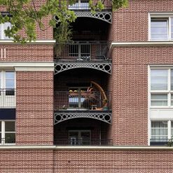 Houten hangstoel met houten hangstoel houder