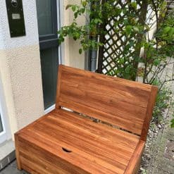 Balkonbank von 100 cm Breite. Behandelt mit Teak Wonder Dressing und Versiegler.