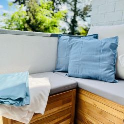 Balkon loungeset - balkonbank 85 cm + balkonhocker 42,5 x 60 cm Balkon loungeset. Balkonbank 85 cm breed met hocker van 42,5 x 60 cm. Ash grey kussens.