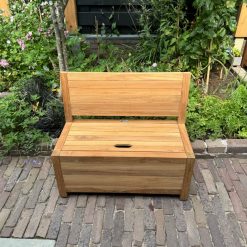 Ensemble de jardin en teck pour enfants - Avec espace de rangement - Banc de rangement avec repose-pieds - Fabriqué à la main à partir de teck massif de plantation certifié - Construction robuste et sûr Banc de rangement en teck pour enfants avec espace de rangement - Vue de face. Banc de rangement en teck pour enfants. Utilisez-le à l'extérieur comme une charmante banc de jardin pour enfants ou un banc de balcon pour enfants.