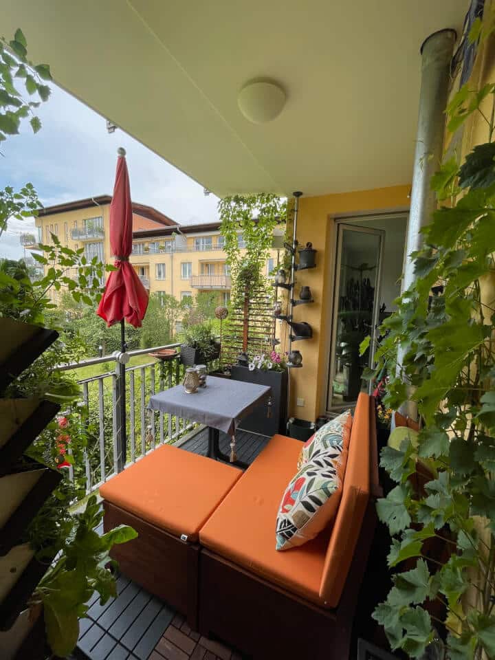 Klein balkon inrichten: 8 slimme en stijlvolle ideeën Een klein balkoninrichten kn heel goed met onze balkonmeubelen met opbergruimte. Balkon loungeset