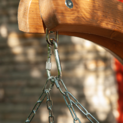 Gaya Lite - Houten Hangstoel met kussen - Kies uit drie stofkleuren - 103 (h) x 100 (b) x 82 (d) cm Gaya Lite - Houten hangstoel met inbegrepen ophangketting - close-up