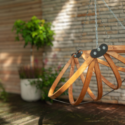 Gaya Lite - Houten Hangstoel met kussen - Kies uit drie stofkleuren - 103 (h) x 100 (b) x 82 (d) cm Gaya Lite - Houten hangstoel zonder kussen - zijkant